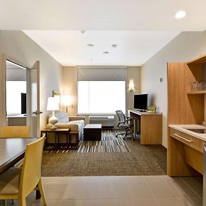 Queen Suite Mobility or Hearing Accessible Roll Shower